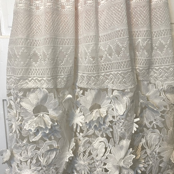 Strut and Bolt floral lace midi dress - Picture 3 of 4